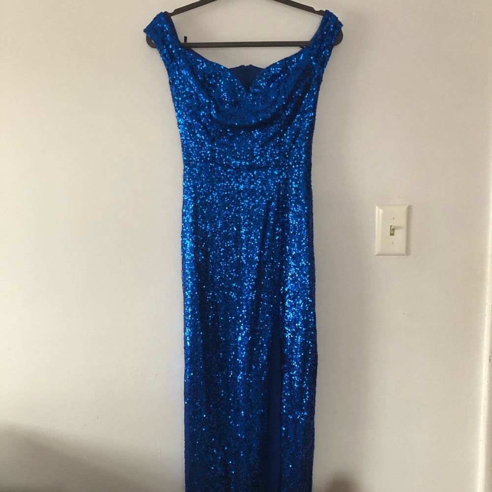 B. Darlin Sequin gown✨
